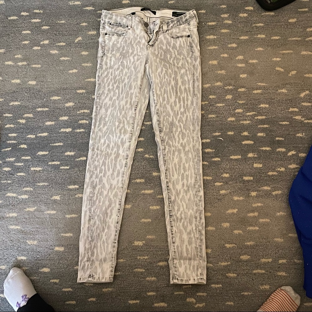GUESS Black and white animal print skinny jeans